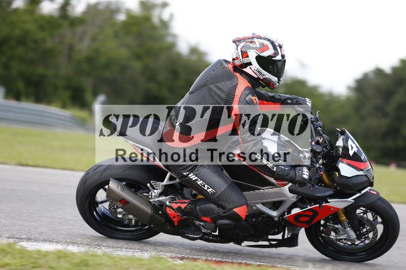 /Archiv-2024/29 12.06.2024 MOTO.CH Track Day ADR/Gruppe blau/42